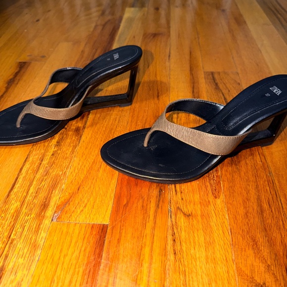 Zara Elegant Black and Tan Sandals - Picture 2 of 5